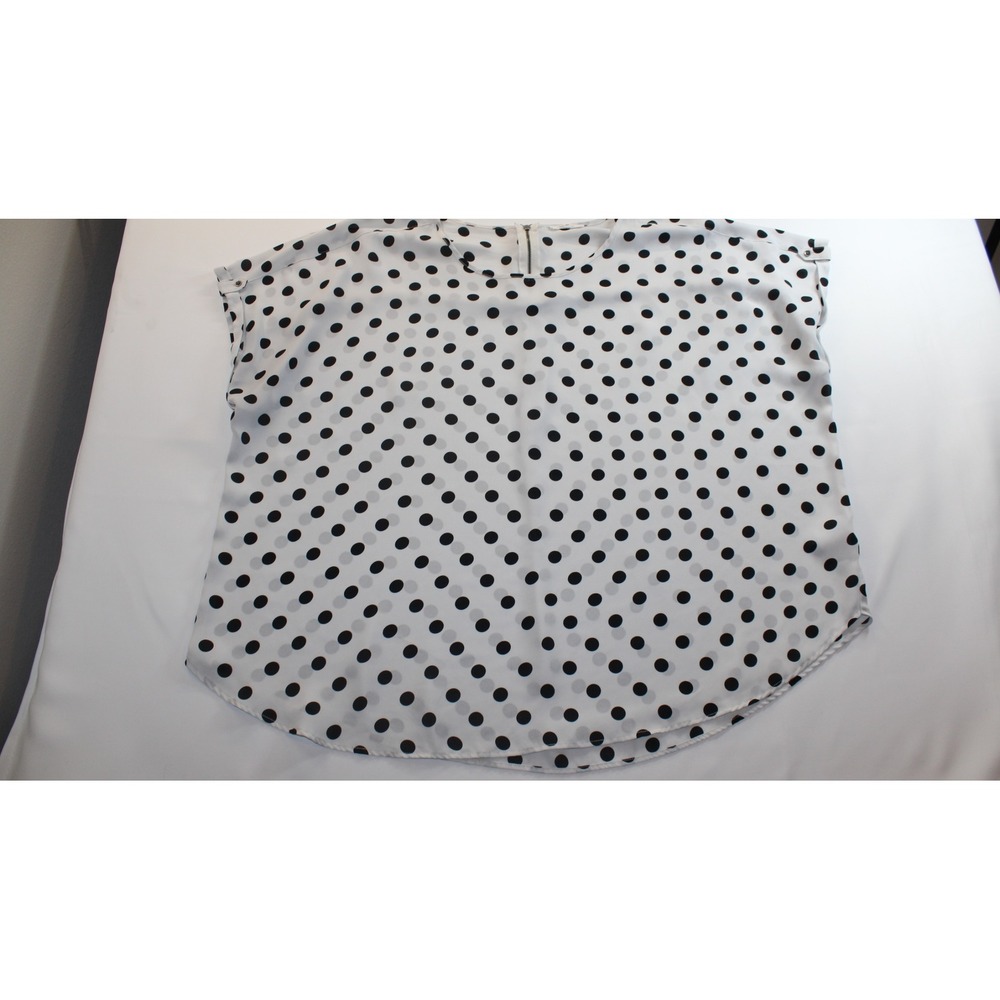 Maurices Womens 3X Polka Dot Blouse White Black Short Sleeve Back Zip Top - Picture 6 of 7